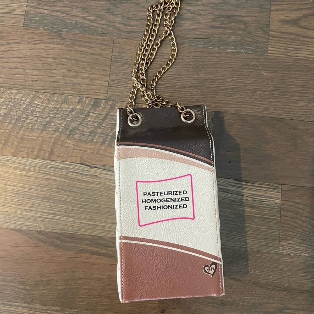 NWOT Betsey Johnson Chocolate Milk Handbag - Picture 3 of 4